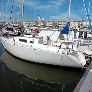  Botel Veleiro Antigo