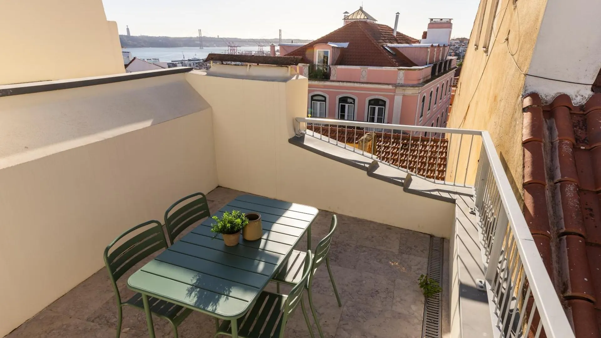 Libere Lisbon Principe Real Appartement